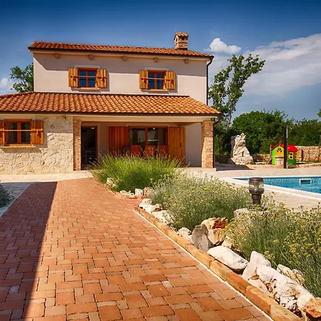 With Pool, Garden, In A Quiet Small Village - By Traveler Tourist Agency Krk - Id 2179 *