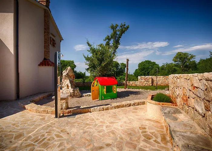 빌라 With Pool, Garden, In A Quiet Small Village - By Traveler Tourist Agency Krk - Id 2179