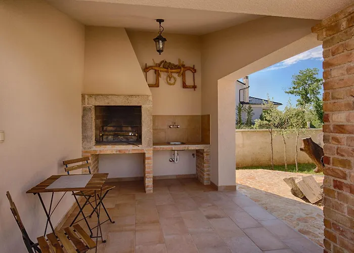 빌라 With Pool, Garden, In A Quiet Small Village - By Traveler Tourist Agency Krk - Id 2179 *