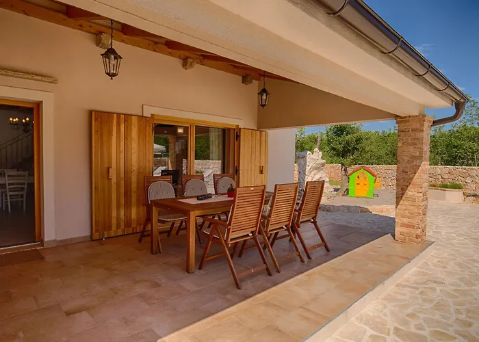 빌라 With Pool, Garden, In A Quiet Small Village - By Traveler Tourist Agency Krk - Id 2179