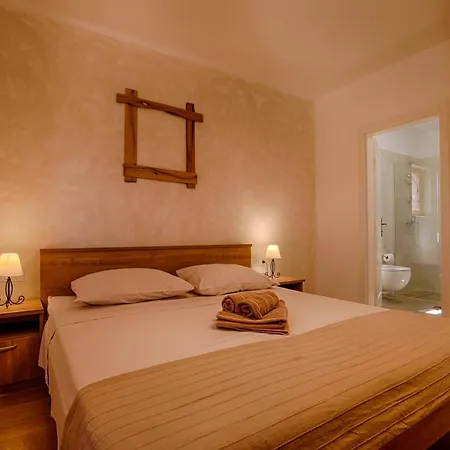 Vila With Pool, Garden, In A Quiet Small Village - By Traveler Tourist Agency Krk - Id 2179 Kras