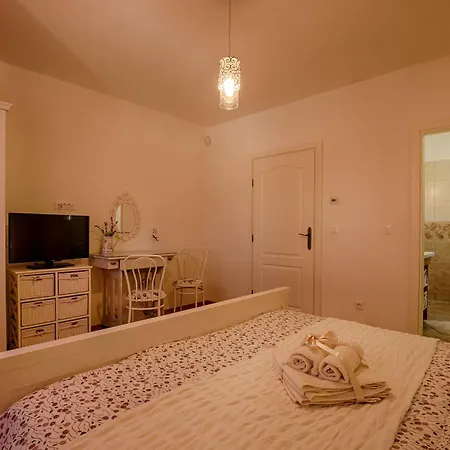 Vila With Pool, Garden, In A Quiet Small Village - By Traveler Tourist Agency Krk - Id 2179 Kras