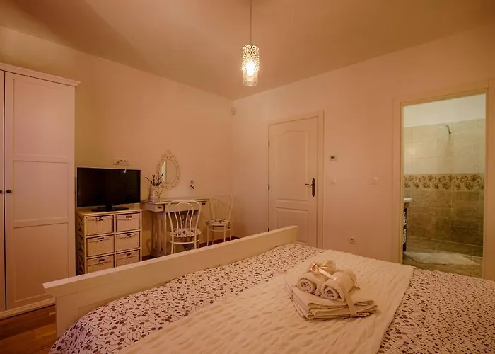 Vila With Pool, Garden, In A Quiet Small Village - By Traveler Tourist Agency Krk - Id 2179 Kras